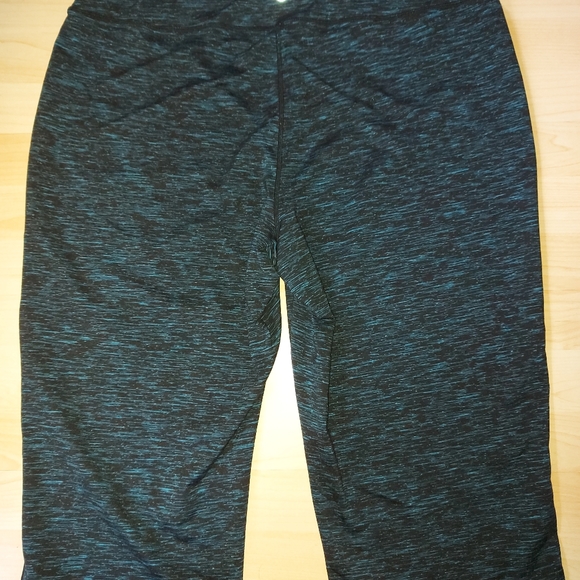 Penningtons Activezone Relaxed Wide Leg Capris - Picture 3 of 6